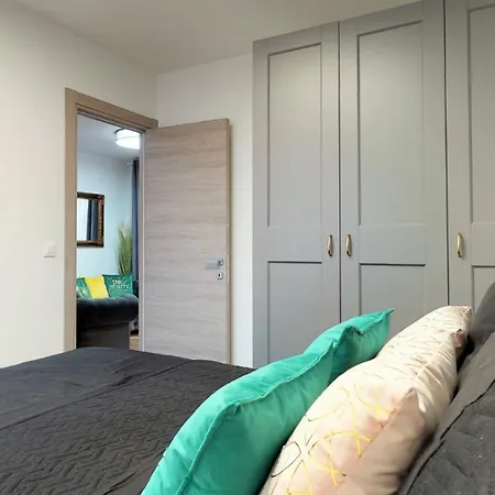 Sara *