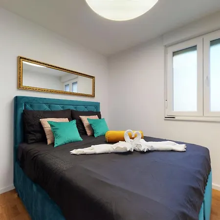 Sara Apartment Split