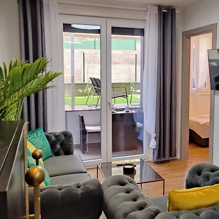 Sara Apartment Split